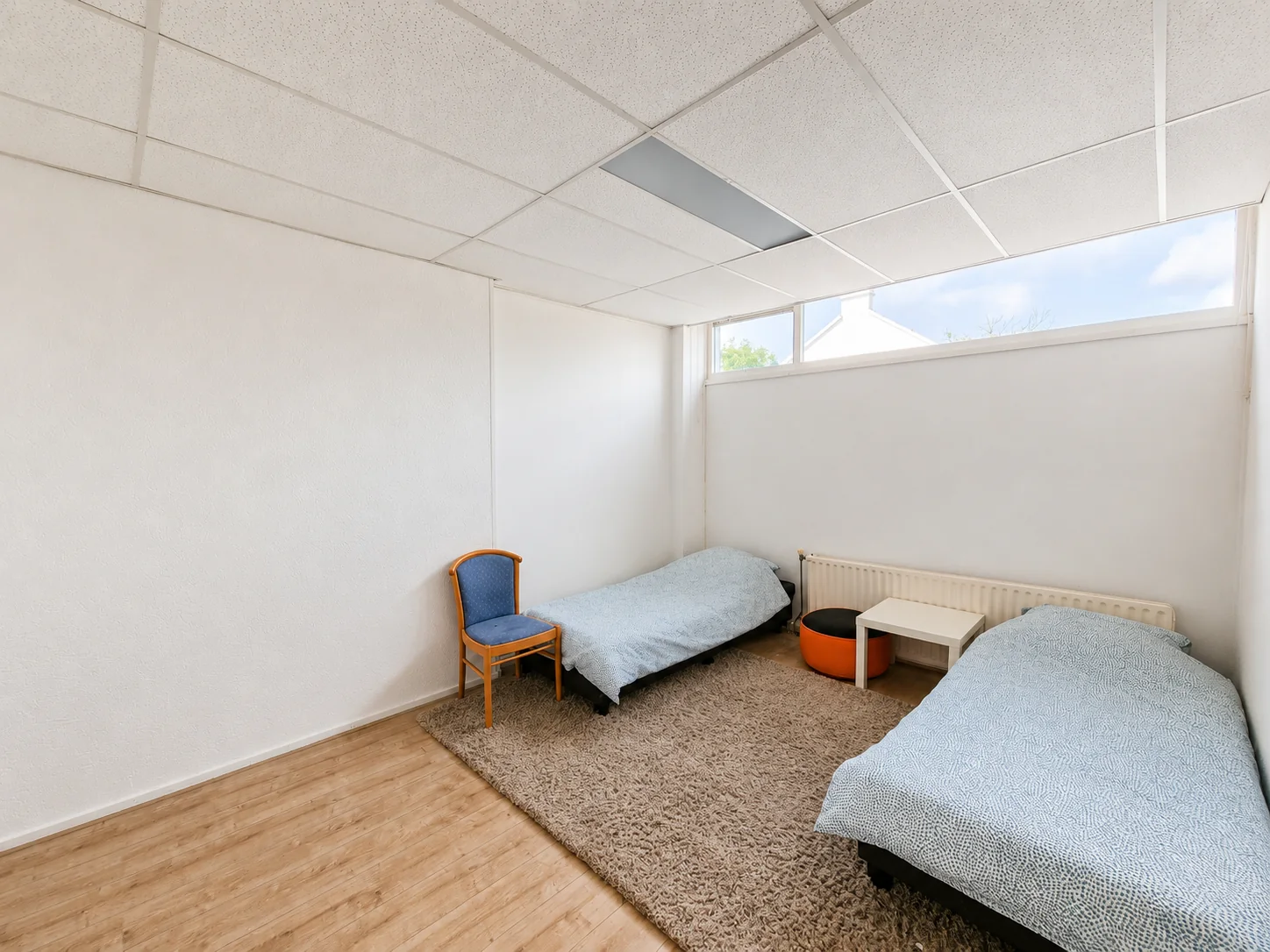Slaapkamer vanuit tegenoverliggende hoek