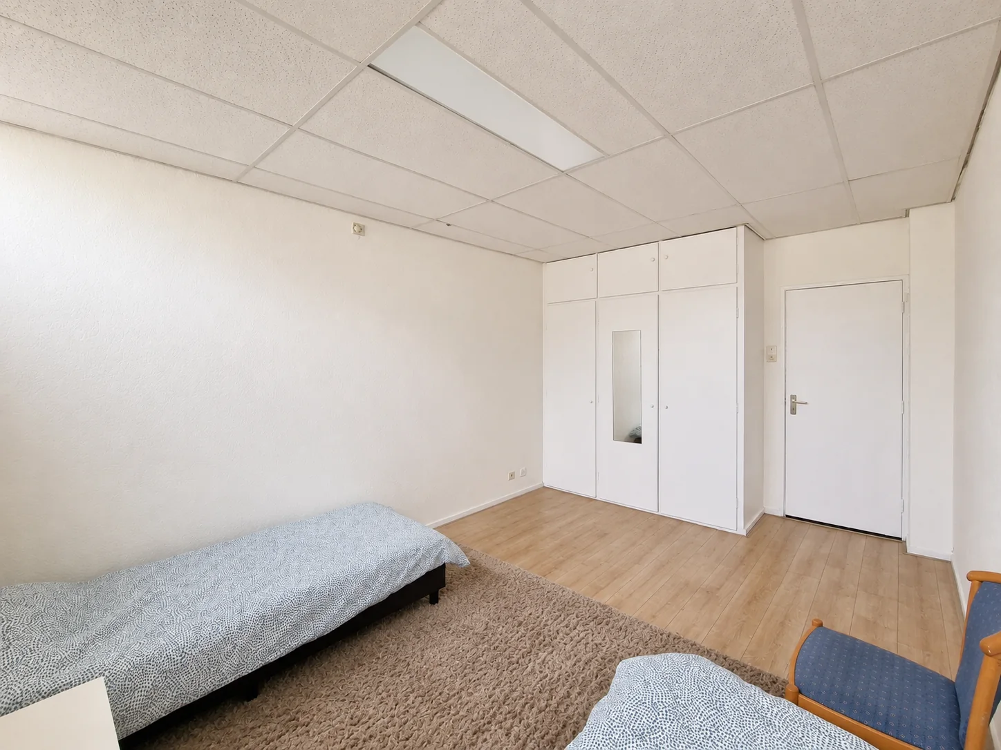 Slaapkamer met twee bedden
