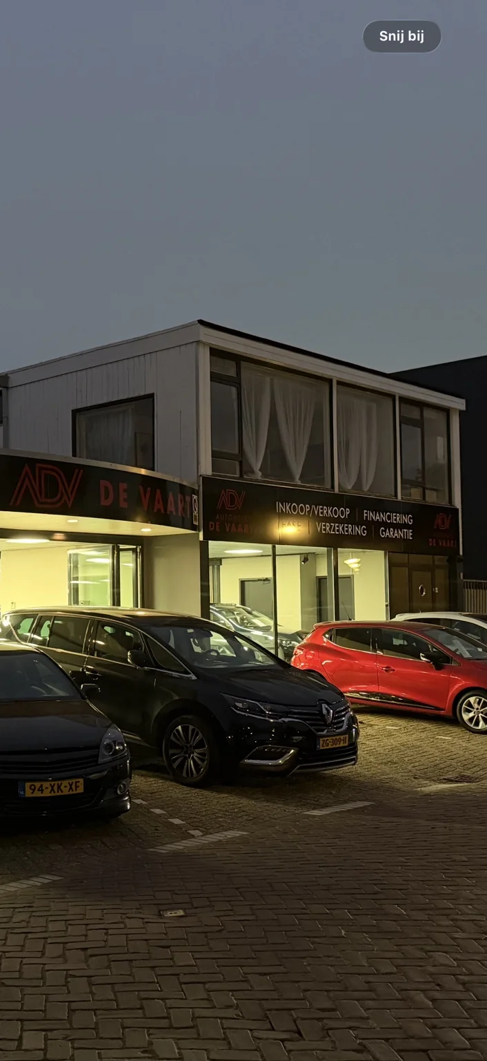 Bovenwoning boven de showroom aan de Kethelweg