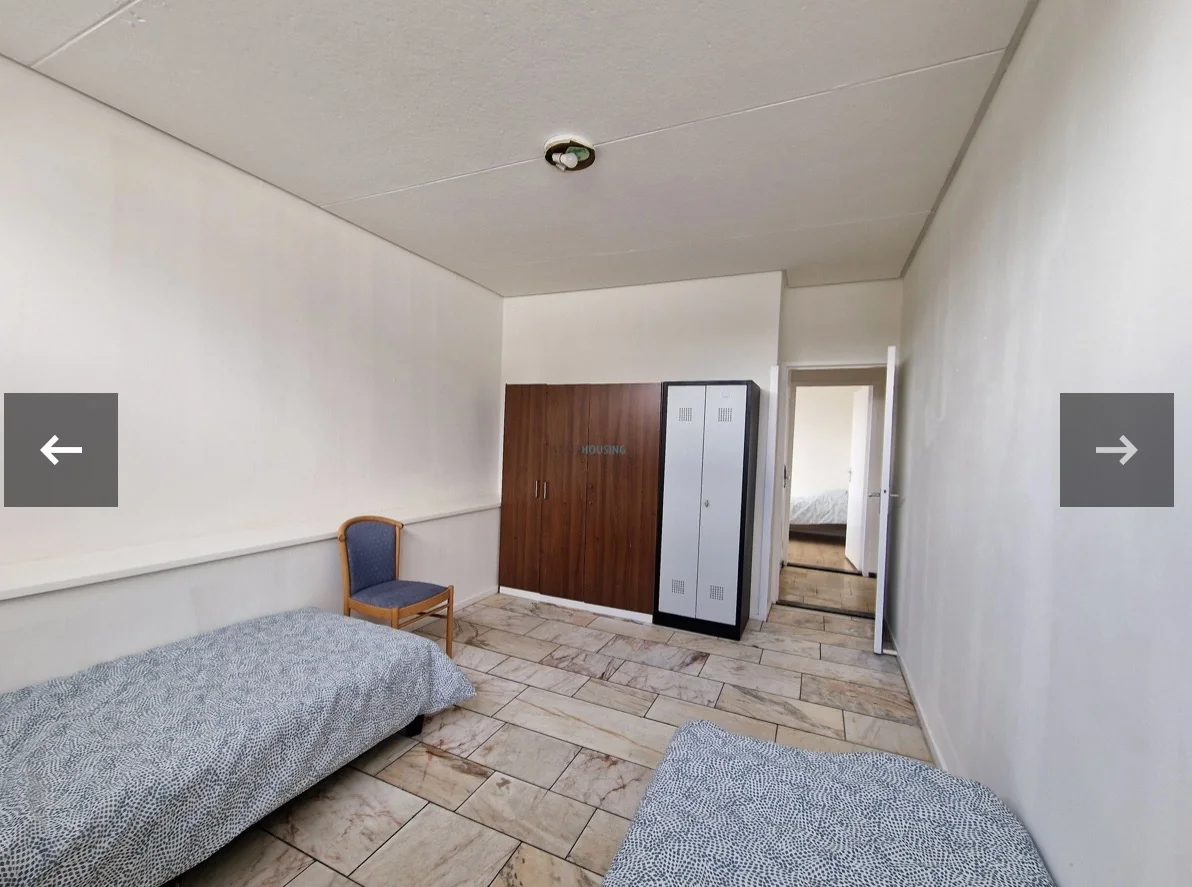 Ruime slaapkamer vanuit tegenoverliggende hoek